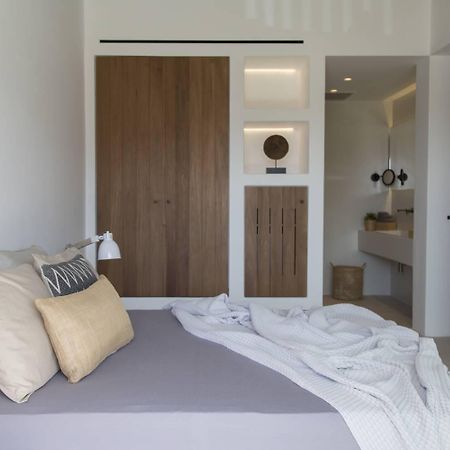 Hide Out Suites 마일로포타스 객실 사진