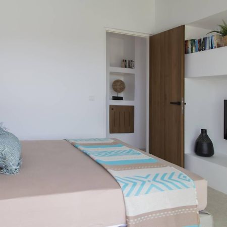 Hide Out Suites 마일로포타스 객실 사진